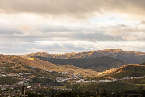 Photo of property in 2 Paparangi Crescent, Paparangi, Wellington, 6037