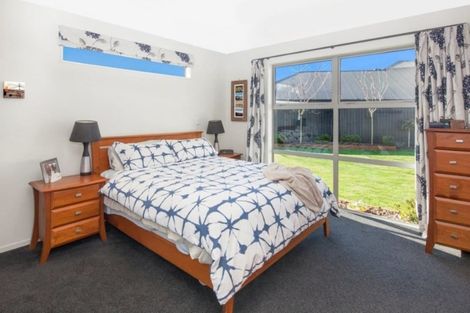 Photo of property in 9 Foresters Crescent, Parklands, Christchurch, 8083