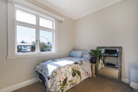 Photo of property in 2 Ngahina Street, Marton, 4710