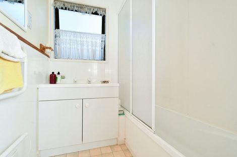 Photo of property in 94 Roberts Road, Te Atatu South, Auckland, 0610