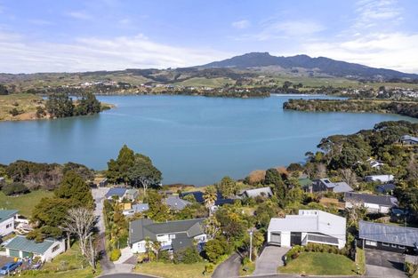 Photo of property in 21 Point Street, Raglan, 3225
