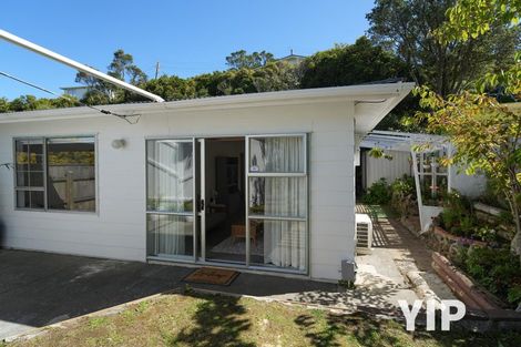 Photo of property in 38f2 Salford Street, Newlands, Wellington, 6037