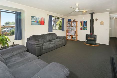 Photo of property in 1 Marlene Avenue, Te Atatu South, Auckland, 0610