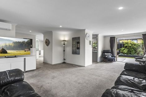 Photo of property in 17 Olive Close, Omokoroa, 3114