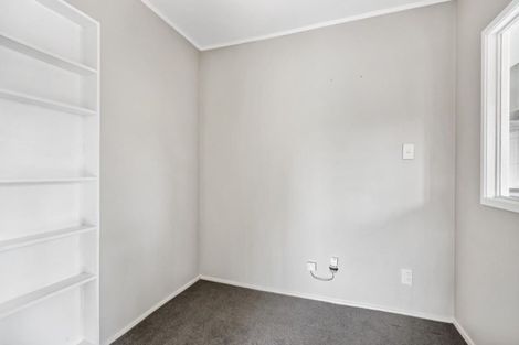 Photo of property in 2/9 Paruru Avenue, Northcote, Auckland, 0627