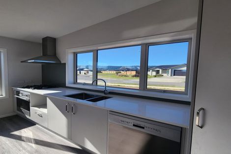 Photo of property in 6 Ash Close, Levin, 5510