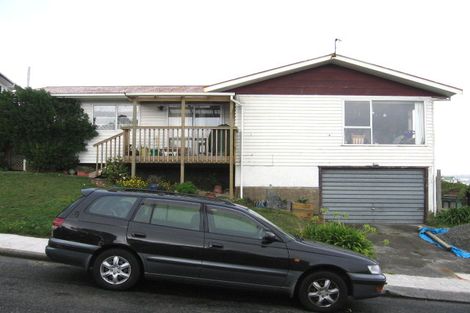Photo of property in 9 Gow Street, Newlands, Wellington, 6037