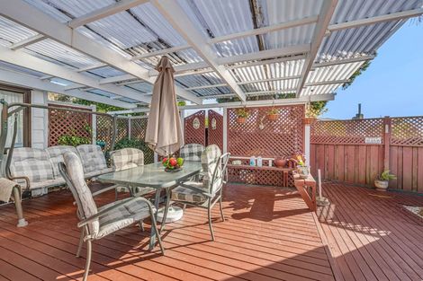 Photo of property in 7 Metric Place, Te Atatu South, Auckland, 0610