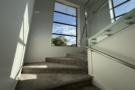 Photo of property in 33 Garadice Road, Rothesay Bay, Auckland, 0630