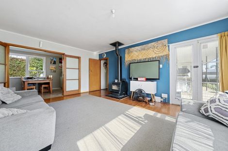 Photo of property in 61 Graham Avenue, Te Atatu Peninsula, Auckland, 0610