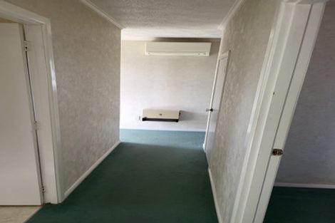 Photo of property in 10 Choice Avenue, Henderson, Auckland, 0612