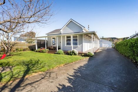 Photo of property in 2 Ohawe Terrace, Ohawe, Hawera, 4671