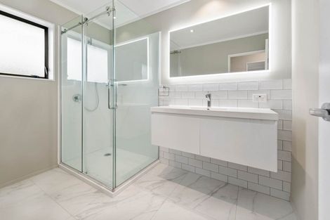 Photo of property in 1/5 Annette Avenue, Te Atatu South, Auckland, 0610
