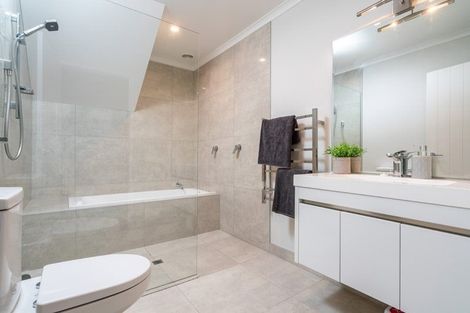 Photo of property in 155 Keri Vista Rise, Papakura, 2110