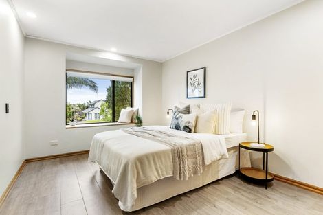 Photo of property in 12 La Roche Place, Northcote, Auckland, 0627