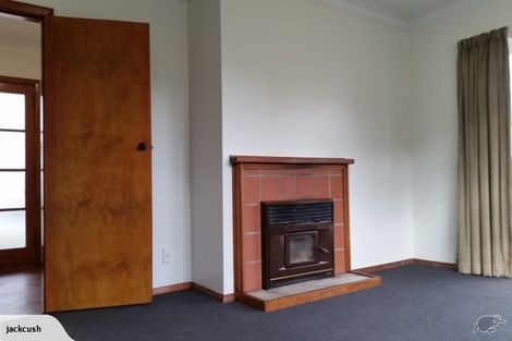 Photo of property in 21 Perrin Place, Kelvin Grove, Palmerston North, 4414