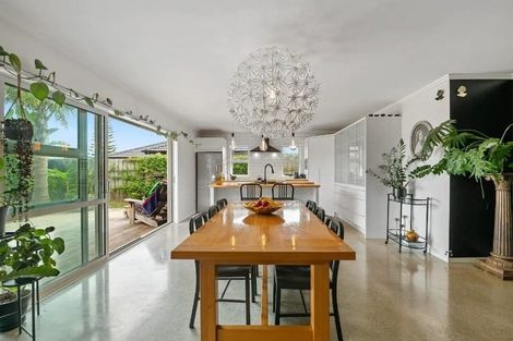 Photo of property in 1 Gibson Place, Papamoa Beach, Papamoa, 3118