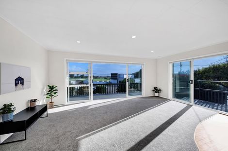 Photo of property in 1 Williams Avenue, Hawera, 4610
