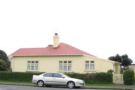 Photo of property in 1 Karamu Street, Strandon, New Plymouth, 4312
