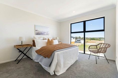 Photo of property in 13 Taipahitini Road, Rosehill, 2113