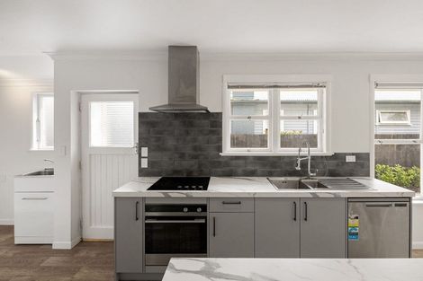 Photo of property in 86 Grey Street, Cambridge, 3434