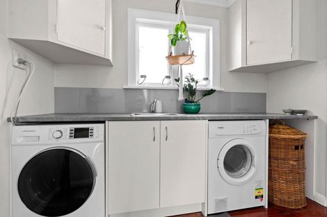 Photo of property in 15 Cambridge Terrace, Masterton, 5810