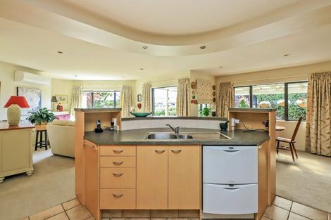 Photo of property in 2 Kentia Place, Havelock North, 4130