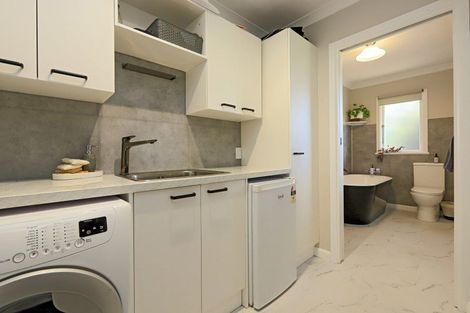 Photo of property in 8 Neeve Place, Taradale, Napier, 4112