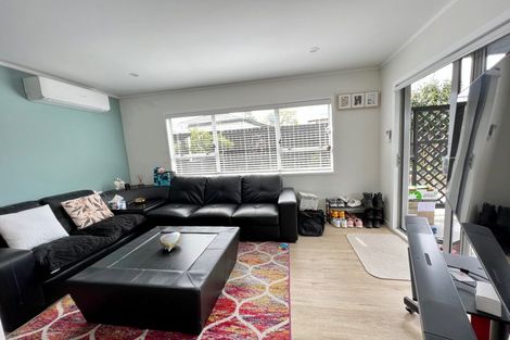 Photo of property in 56 Walworth Avenue, Pakuranga Heights, Auckland, 2010
