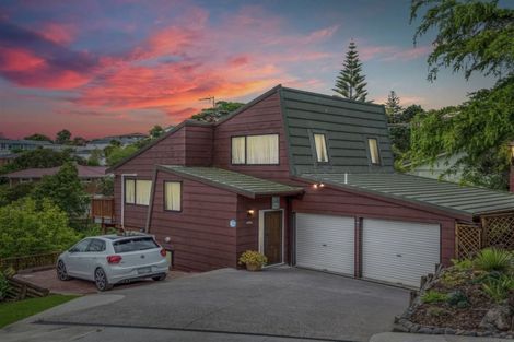 Photo of property in 30 Te Anau Place, Pakuranga Heights, Auckland, 2010