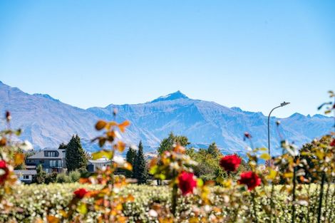 Photo of property in 115 Kings Drive, Wanaka, 9305