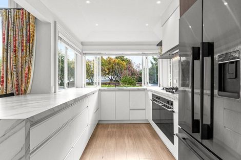 Photo of property in 8 Aikmans Road, Merivale, Christchurch, 8014
