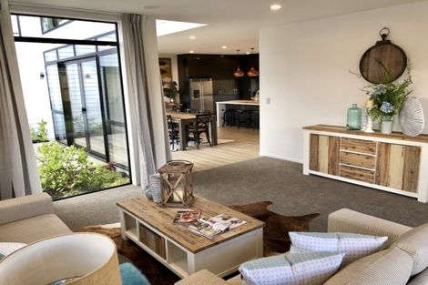 Photo of property in 4 Pheasant Close, Stanmore Bay, Whangaparaoa, 0932