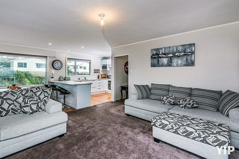 Photo of property in 44 Somes Crescent, Newlands, Wellington, 6037