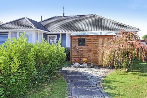 Photo of property in 902 Grove Road, Mayfair, Hastings, 4122