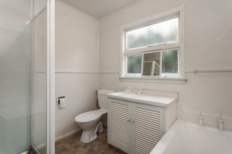 Photo of property in 18 Sandwich Road, Beckenham, Christchurch, 8023