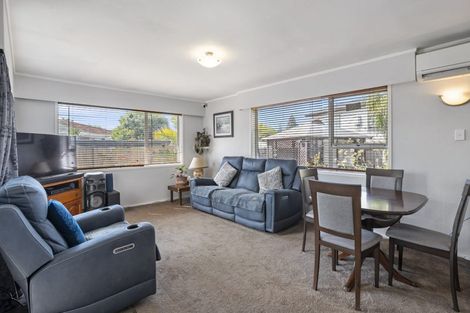 Photo of property in 2/38 Blacklock Avenue, Henderson, Auckland, 0612
