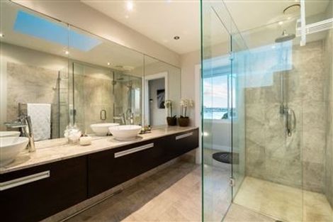 Photo of property in 41 Seaview Avenue, Northcote, Auckland, 0627