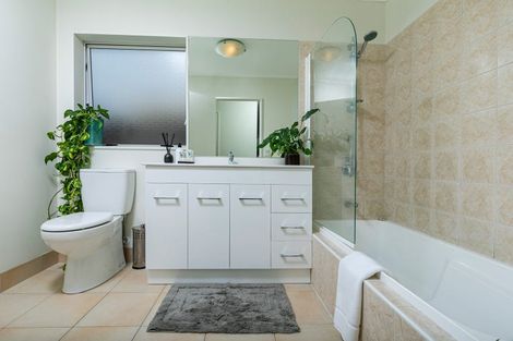 Photo of property in 7a Martin Jugum Lane, Ranui, Auckland, 0612
