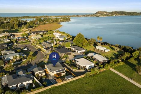 Photo of property in 12 Sandleigh Drive, Athenree, Waihi Beach, 3177
