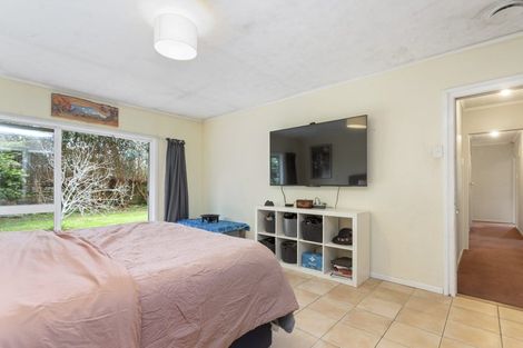 Photo of property in 17 Kervil Avenue, Te Atatu Peninsula, Auckland, 0610
