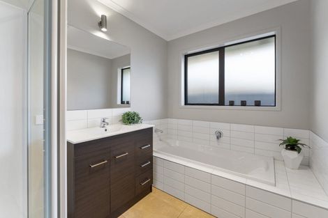 Photo of property in 16 Tradewinds Drive, Whitby, Porirua, 5024