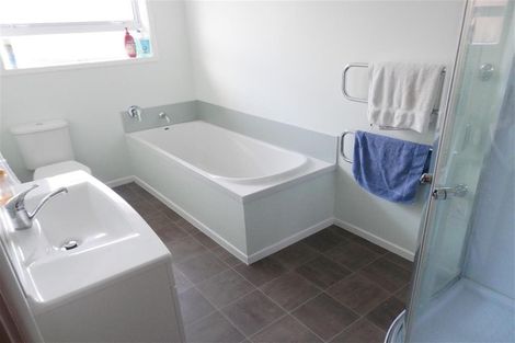 Photo of property in 5 Ostend Place, Avonhead, Christchurch, 8042