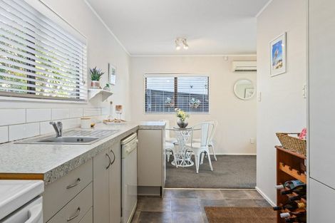 Photo of property in 3/39 Fairmount Road, Titirangi, Auckland, 0604