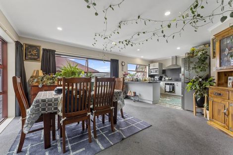 Photo of property in 52 Geneva Terrace, Kelvin Grove, Palmerston North, 4414