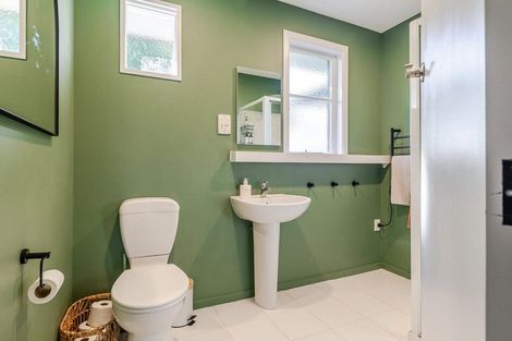 Photo of property in 8 Stoke Place, Awapuni, Palmerston North, 4412