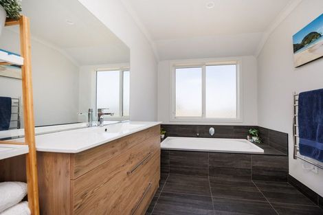 Photo of property in 985 Parewanui Road, Parewanui, Bulls, 4894