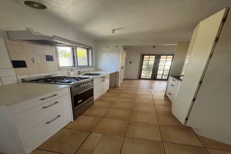 Photo of property in 6 Strid Road, Te Atatu South, Auckland, 0610