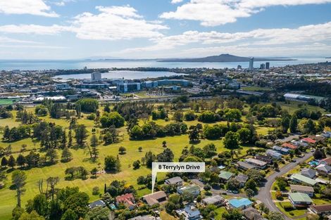 Photo of property in 8 Terrylyn Drive, Hillcrest, Auckland, 0627
