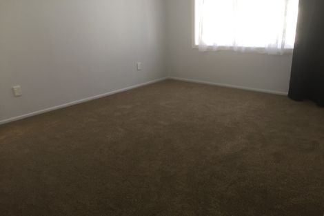 Photo of property in 28 Edwards Avenue, Henderson, Auckland, 0610